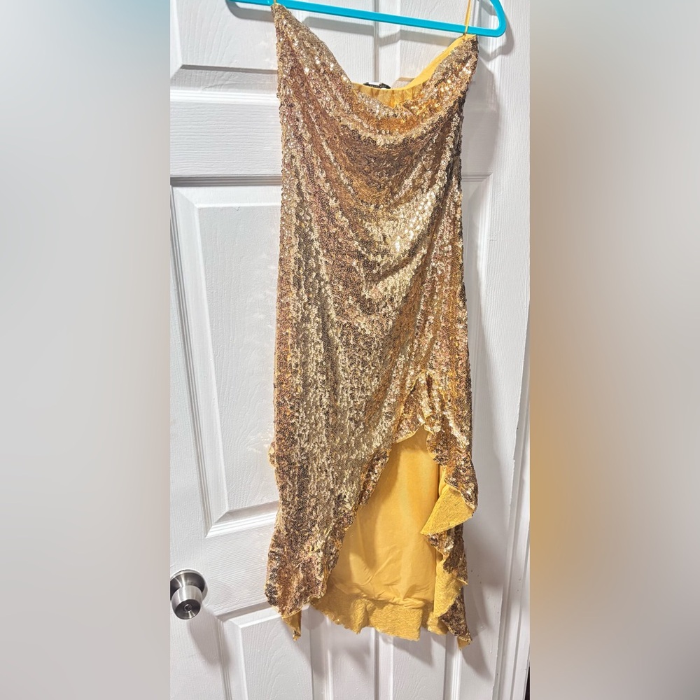 Gold Sequin Strapless Dress
Midi Dress